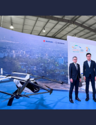 Left: Toshihiro Suzuki, Representative Director and President of Suzuki, Right: Tomohiro Fukuzawa, CEO of SkyDrive in front of 20% scaled SKYDRIVE (SD-05) exhibition (Photo: Business Wire)