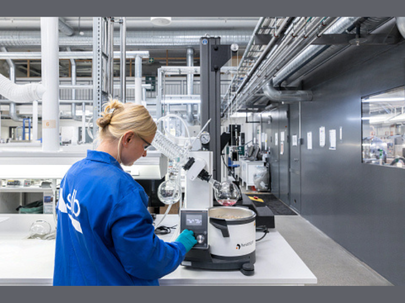 An-SLB-employee-at-work-in-one-of-the-global-technology-companys-production-chemistry-labs-Photo-Business-Wire