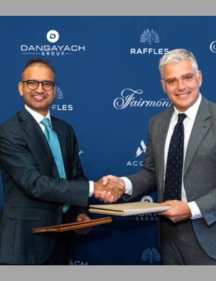 Atul Dangayach, Managing Director, Dangayach Group (l) and Omer Acar, CEO, Raffles and Fairmont (r) at signing ceremony.