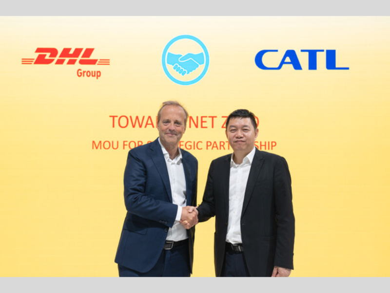 Libin Tan, co-president of sales and marketing of CATL (right), and Oscar de Bok, CEO, DHL Supply Chain (left) signed the strategic agreement