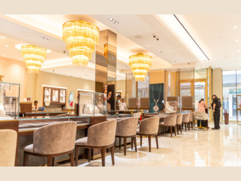 Tanishq’s beautifully designed showroom at Redmond Town Center spans 3,640 sq. ft. and showcases an extensive collection of gold and diamond jewelry.