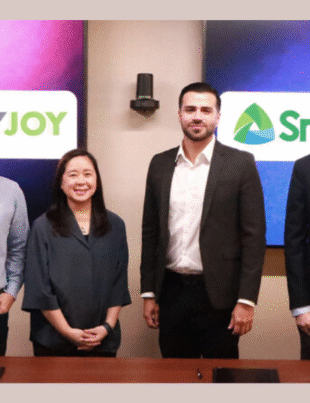 From left, Smart AVP Christian So, Smart Vice President Jacqueline Bocalan, PayJoy Country Head Rene Payan, and PayJoy Head of Commercial Diego Garaicoa (Image Courtesy: PRNewswire)