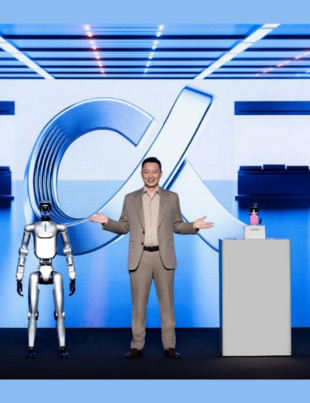 HONOR Robot phone presenter and display (Image Courtesy: PRNewswire)