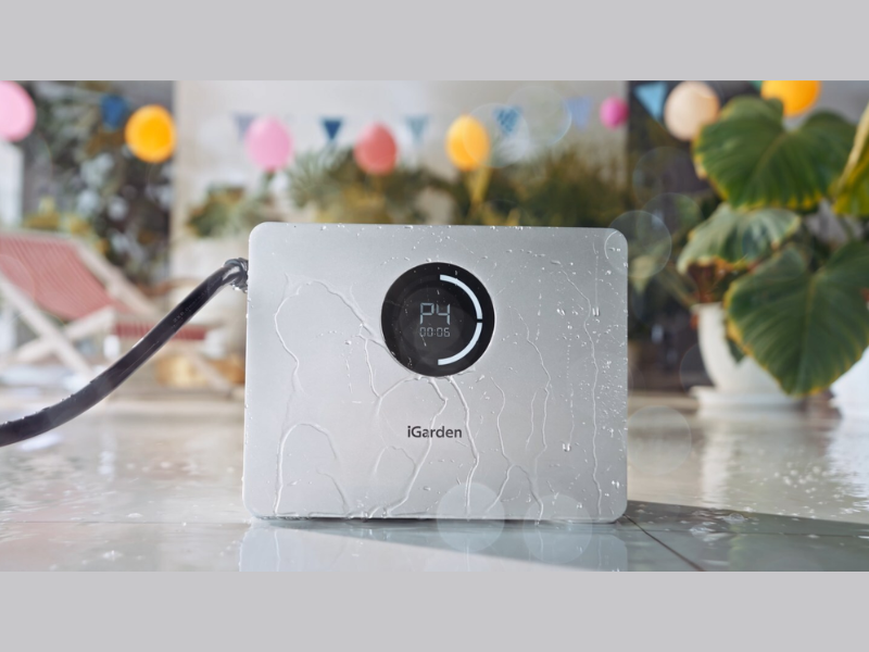 The World's First Wireless Swim Jet (Image Credits: PRNewswire)