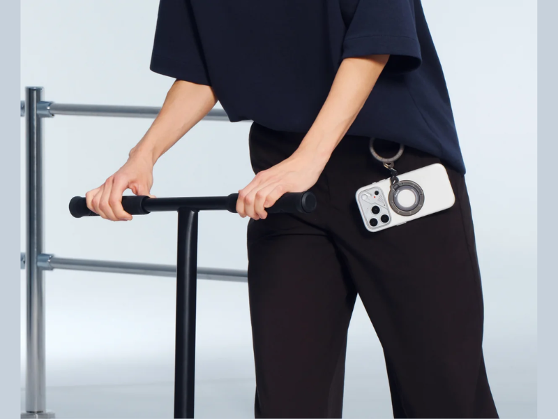 The magnetic stand doubles as a hanging loop (Image Courtesy: AULUMU Official website)