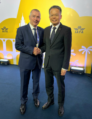 EVA Air President Clay Sun and IATA Director General Willie Walsh at the 82nd IATA AGM in Rio de Janeiro, marking Sun’s election to the IATA Board (Image Credit: PRNewswire)