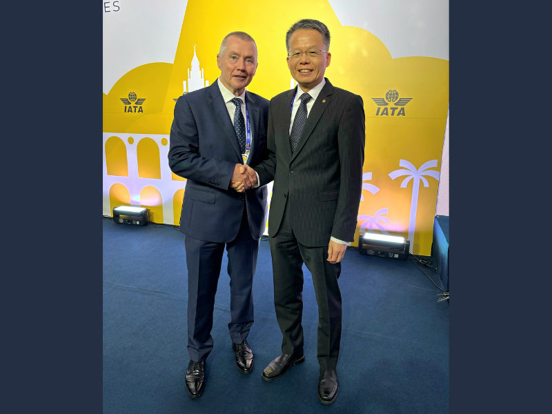 EVA Air President Clay Sun and IATA Director General Willie Walsh at the 82nd IATA AGM in Rio de Janeiro, marking Sun’s election to the IATA Board (Image Credit: PRNewswire)