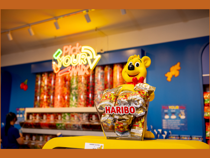 The iconic HARIBO Goldbear welcomes fans to the Pick-and-Mix experience at the company’s first-ever U.S. retail store at Woodbury Common Premium Outlets in Central Valley, New York (Image Courtesy: PRNewswire)